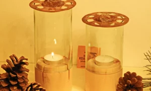 Windlicht mit Kupferschale, Glaszylinder und Holzsockel